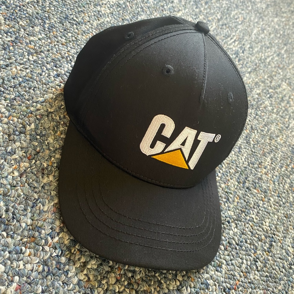 NWT CAT snapback- Caterpillar